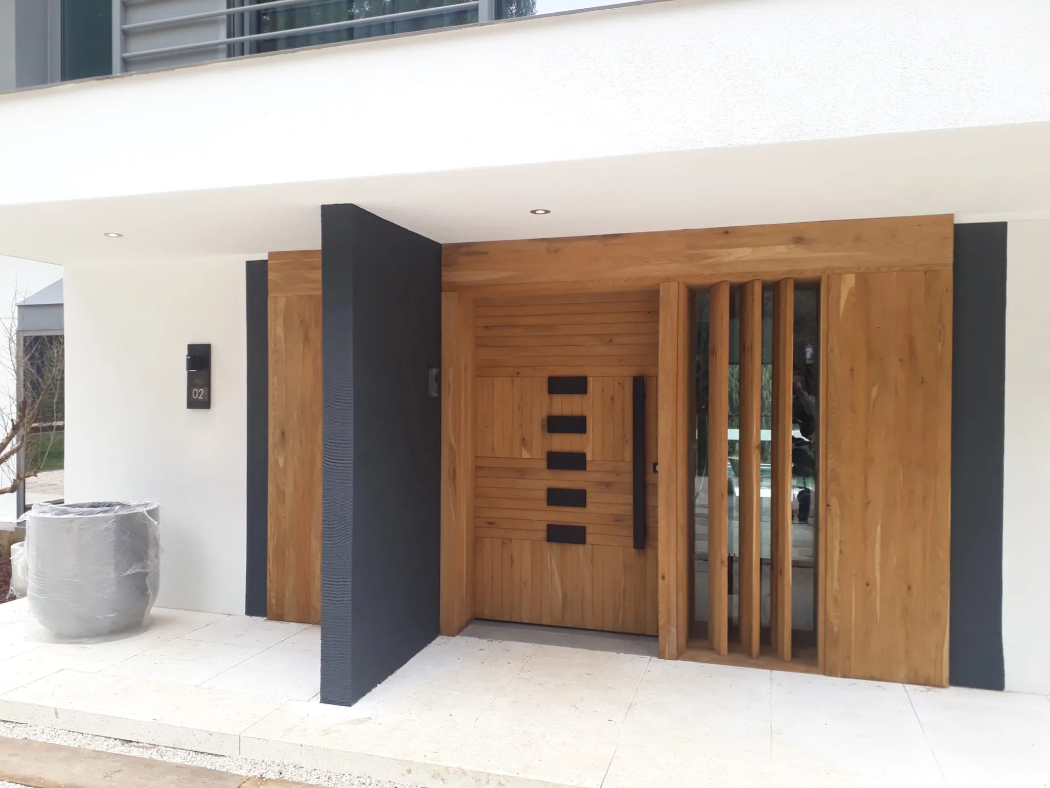 Modern Villa Giriş Kapısı